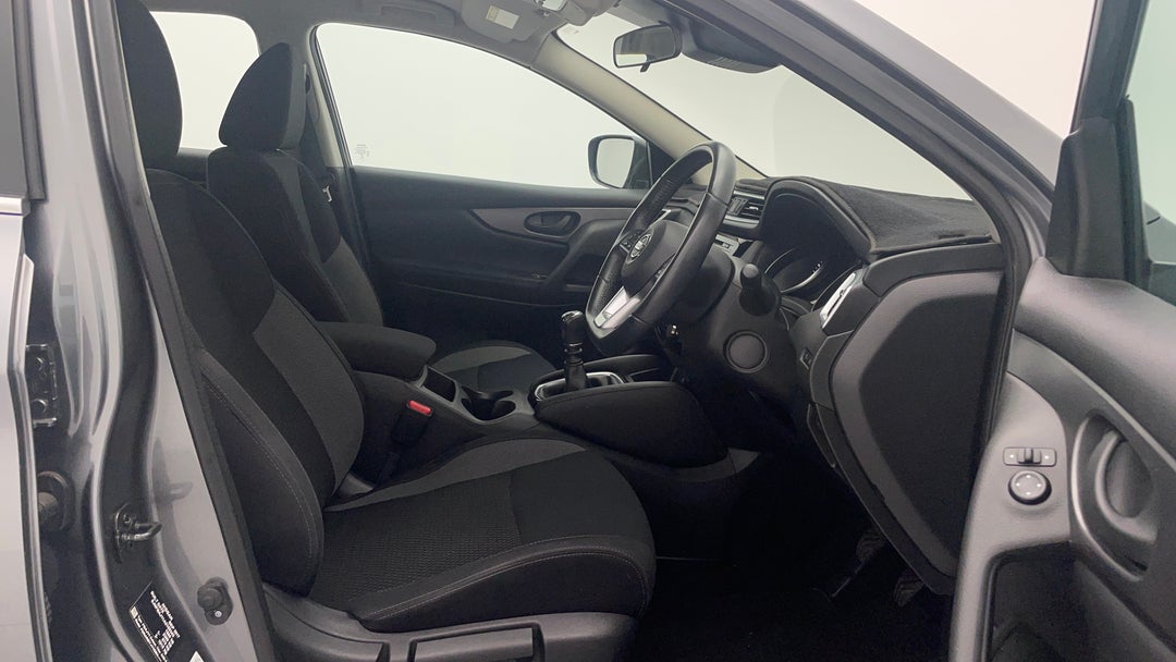 2017 Nissan Qashqai St, Manual, 71953 km, Right Side Front Door Cabin View