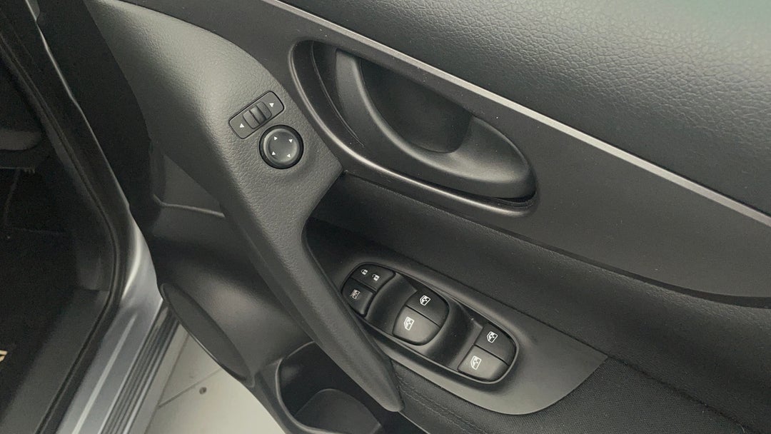 2017 Nissan Qashqai St, Manual, 71953 km, Drivers Side Door Panel Controls