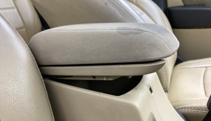 2015 Hyundai Verna FLUIDIC 1.6 CRDI S, Diesel, Manual, 74,936 km, Driver seat - Armrest has miinor damage