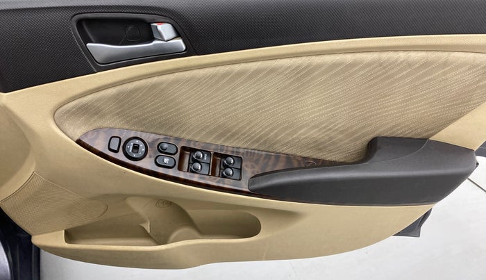 2015 Hyundai Verna FLUIDIC 1.6 CRDI S, Diesel, Manual, 74,936 km, Driver Side Door Panels Control
