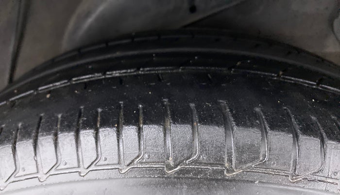2015 Hyundai Verna FLUIDIC 1.6 CRDI S, Diesel, Manual, 74,936 km, Left Rear Tyre Tread