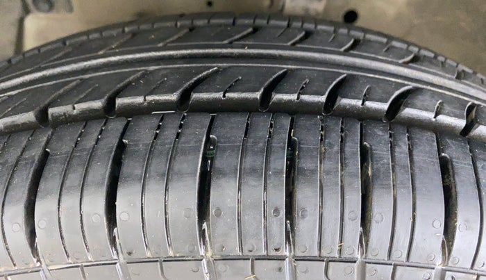 2013 Maruti Swift Dzire VXI, CNG, Manual, 69,397 km, Left Front Tyre Tread