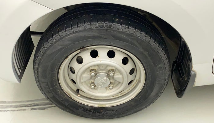 2014 Hyundai Eon ERA +, Petrol, Manual, 17,171 km, Left front tyre - Minor crack