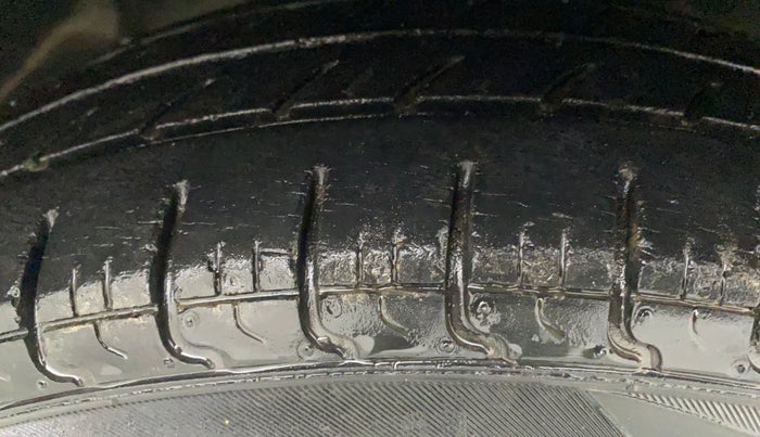 2014 Hyundai Eon ERA +, Petrol, Manual, 17,171 km, Right Front Tyre Tread