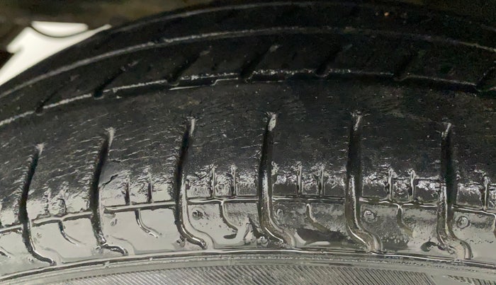2014 Hyundai Eon ERA +, Petrol, Manual, 17,171 km, Left Front Tyre Tread
