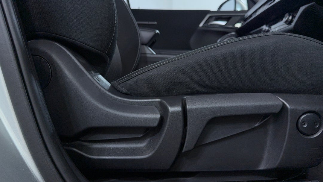 2024 Mitsubishi Outlander Es 7 Seat (2WD), Automatic, 51622 km, Drivers Side Adjustment Panel