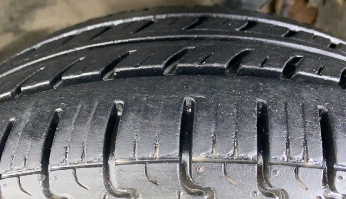 2017 Maruti Alto K10 VXI P, CNG, Manual, 44,573 km, Left Front Tyre Tread
