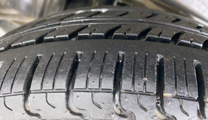 2017 Maruti Alto K10 VXI P, CNG, Manual, 44,573 km, Left Rear Tyre Tread