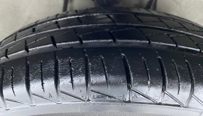 2019 Maruti Alto LXI, Petrol, Manual, 4,265 km, Right Front Tyre Tread