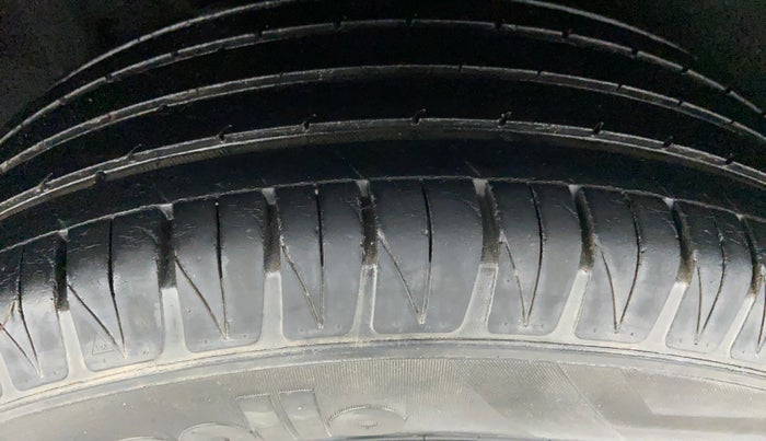 2018 Maruti Vitara Brezza ZDI, Diesel, Manual, 40,841 km, Right Rear Tyre Tread
