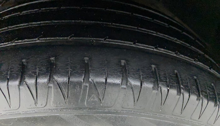 2018 Maruti Vitara Brezza ZDI, Diesel, Manual, 40,841 km, Left Front Tyre Tread