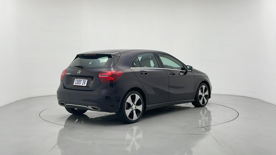 Right Back Diagonal (45- Degree) View