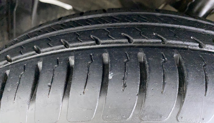 2018 Maruti Dzire LXI, Petrol, Manual, 17,241 km, Left Front Tyre Tread