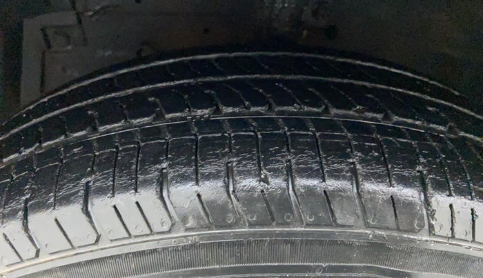 2013 Maruti Swift VDI, Diesel, Manual, 83,143 km, Left Front Tyre Tread