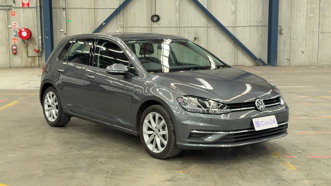 2019 Volkswagen Golf 110 Tsi Comfortline, Automatic, 73536 km, Right Front Diagonal (45- Degree) View