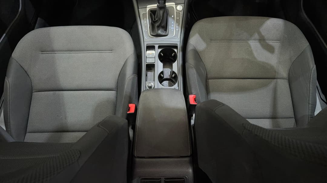 2019 Volkswagen Golf 110 Tsi Comfortline, Automatic, 73536 km, Center Console
