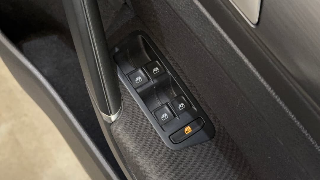 2019 Volkswagen Golf 110 Tsi Comfortline, Automatic, 73536 km, Drivers Side Door Panel Controls