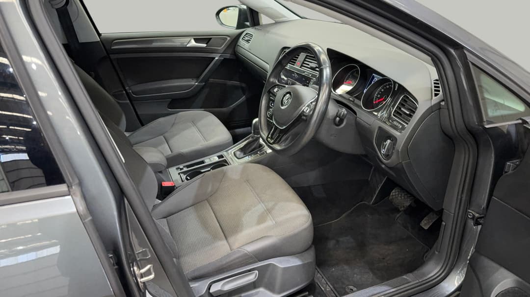 2019 Volkswagen Golf 110 Tsi Comfortline, Automatic, 73536 km, Right Side Front Door Cabin View