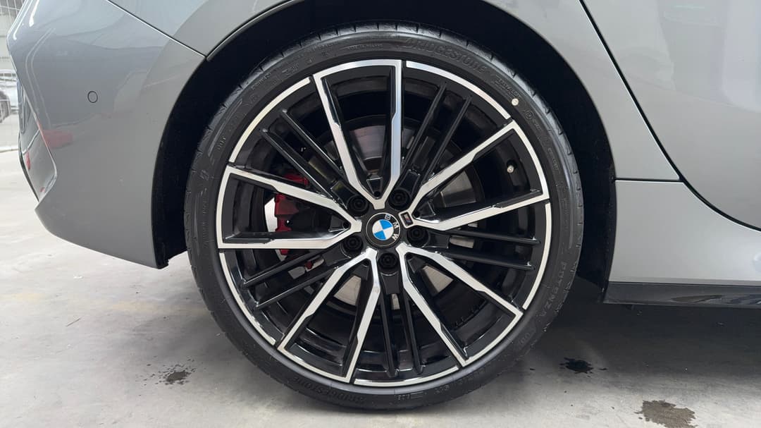 2022 BMW 1 M135i xDrive, Automatic, 45833 km, Right Rear Wheel