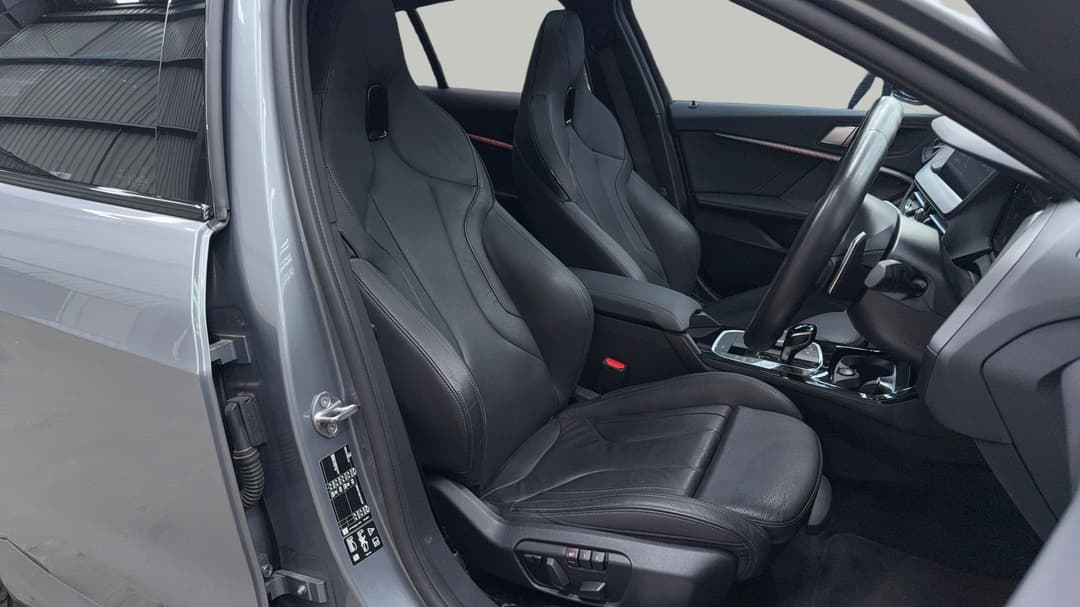 2022 BMW 1 M135i xDrive, Automatic, 45833 km, Right Side Front Door Cabin View