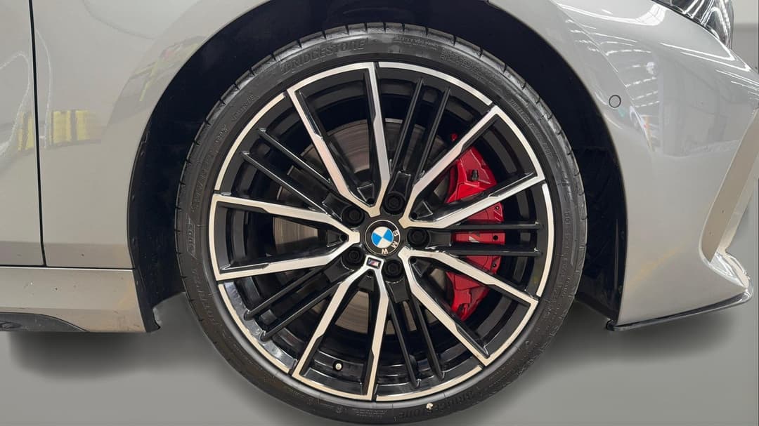 2022 BMW 1 M135i xDrive, Automatic, 45833 km, Right Front Wheel