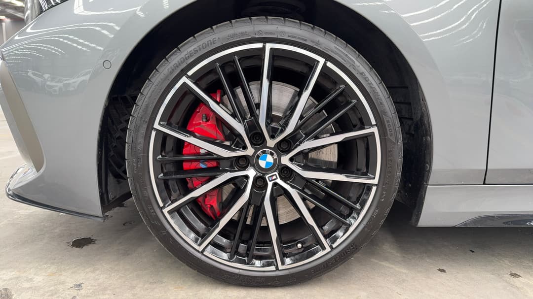 2022 BMW 1 M135i xDrive, Automatic, 45833 km, Left Front Wheel