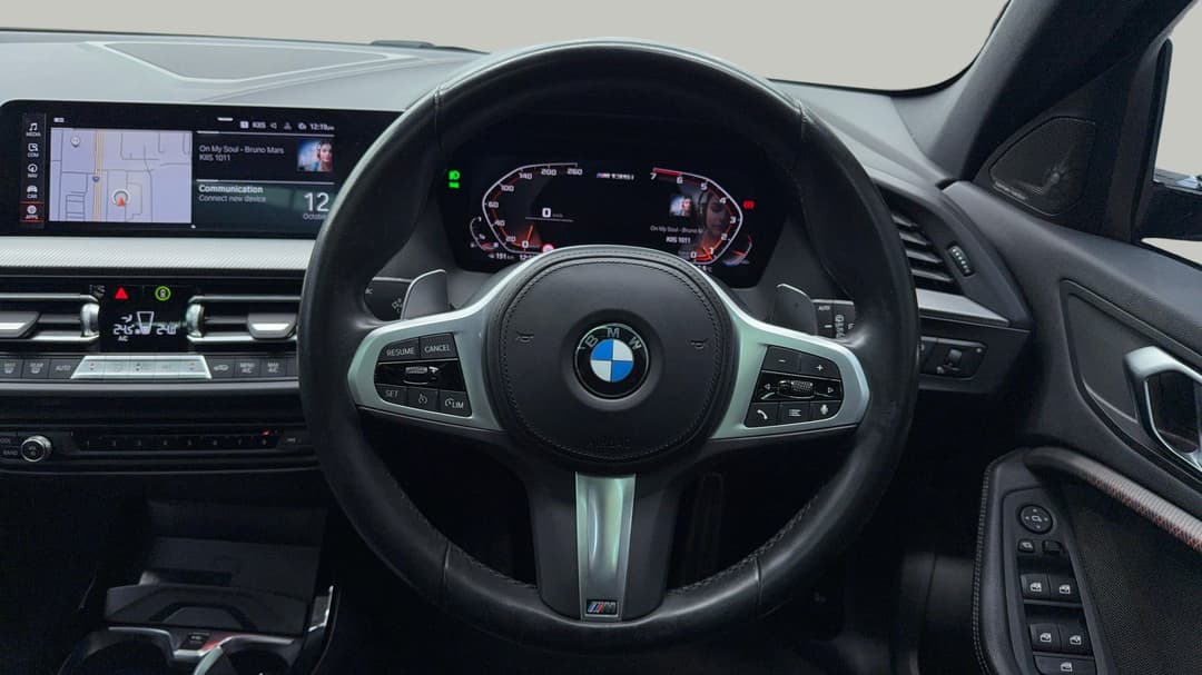 2022 BMW 1 M135i xDrive, Automatic, 45833 km, Steering Wheel Close-up