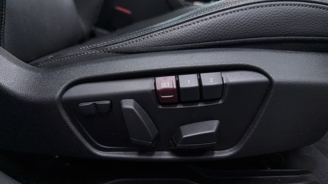 2022 BMW 1 M135i xDrive, Automatic, 45833 km, Drivers Side Adjustment Panel