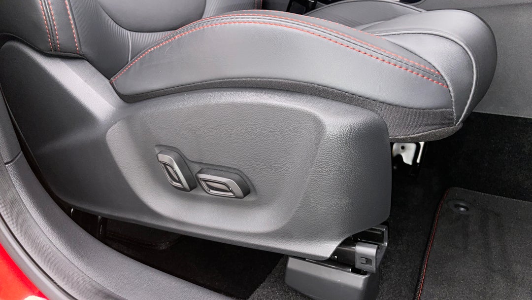 2023 MG Zst Essence, Automatic, 3424 km, Drivers Side Adjustment Panel