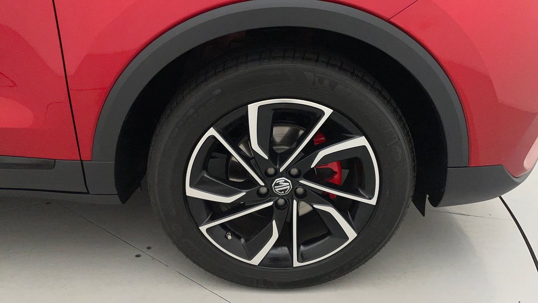 2023 MG Zst Essence, Automatic, 3424 km, Right Front Wheel