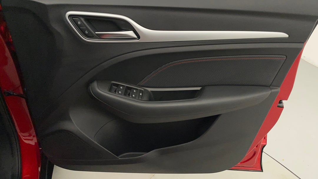 2023 MG Zst Essence, Automatic, 3424 km, Speaker View