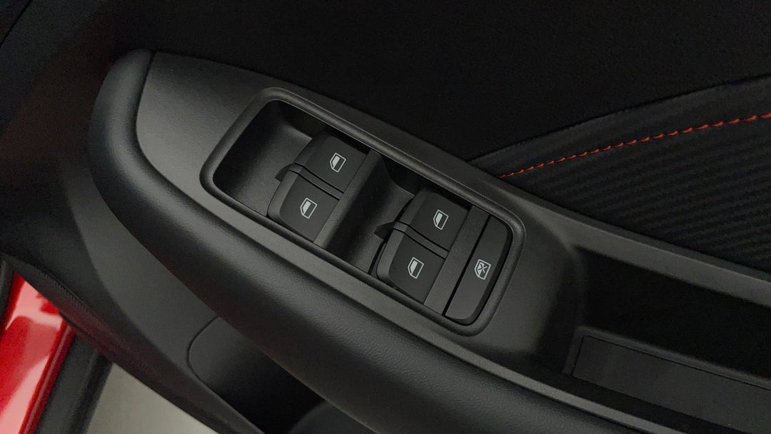 2023 MG Zst Essence, Automatic, 3424 km, Drivers Side Door Panel Controls