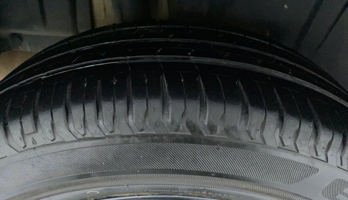 2020 Maruti XL6 ZETA SHVS, Petrol, Manual, 22,879 km, Right Rear Tyre Tread
