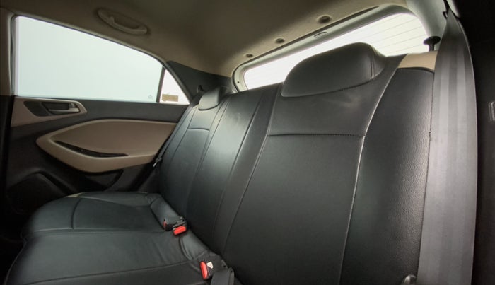 2017 Hyundai Elite i20 SPORTZ 1.2, Petrol, Manual, 71,589 km, Right Side Rear Door Cabin