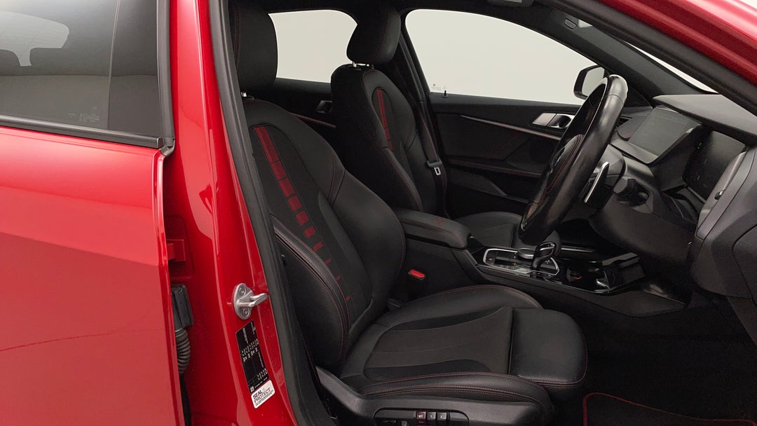 2021 BMW 1 28ti, Automatic, 45411 km, Right Side Front Door Cabin View