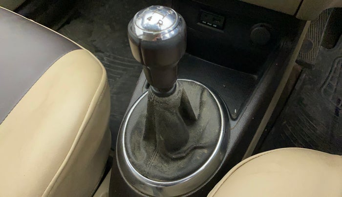 2011 Hyundai i20 SPORTZ (O) 1.2, Petrol, Manual, 38,276 km, Gear lever - Boot cover slightly torn