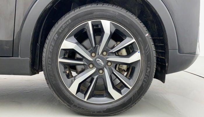 2020 Mahindra XUV300 W8(O), Diesel, Manual, 51,326 km, Right Front Wheel