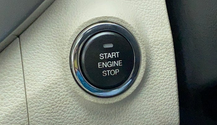 2020 Mahindra XUV300 W8(O), Diesel, Manual, 51,326 km, Keyless Start/ Stop Button