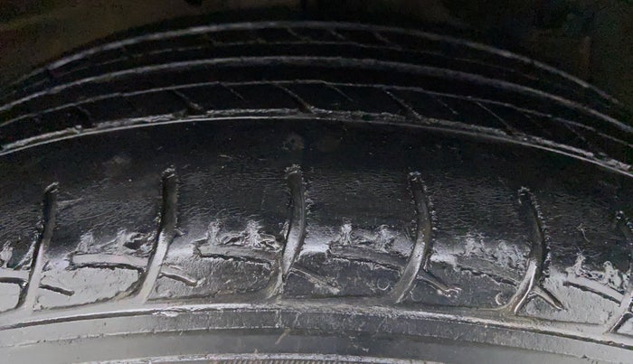 2017 Maruti Ertiga VXI CNG, CNG, Manual, 78,603 km, Right Front Tyre Tread