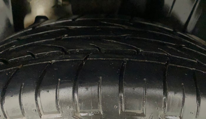 2022 Mahindra XUV300 W8 1.2 PETROL, Petrol, Manual, 21,601 km, Left Rear Tyre Tread
