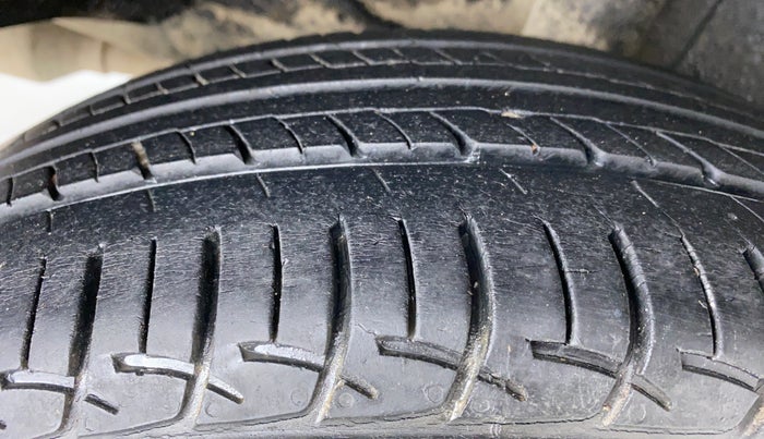 2014 Toyota Etios G, Petrol, Manual, 38,687 km, Right Rear Tyre Tread