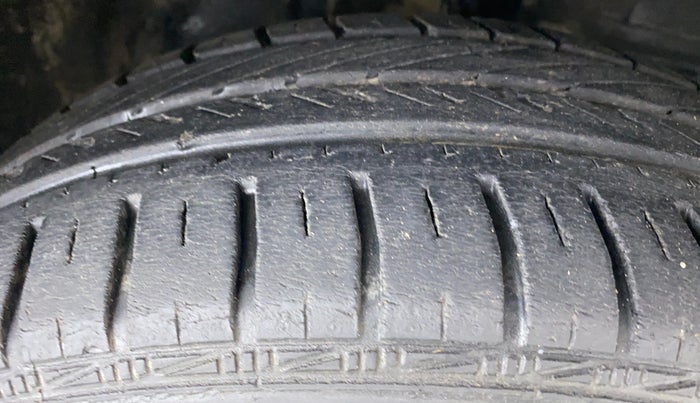 2014 Toyota Etios G, Petrol, Manual, 38,687 km, Right Front Tyre Tread