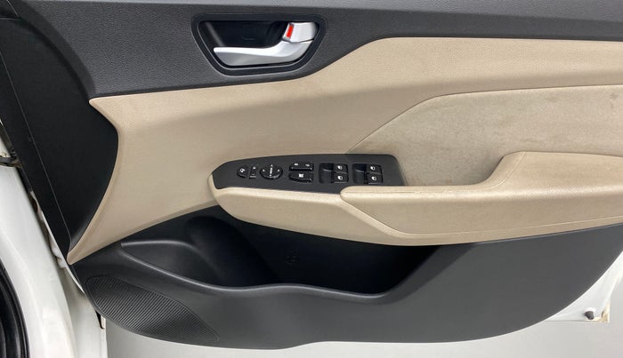 2019 Hyundai Verna 1.6 CRDI SX + AT, Diesel, Automatic, 47,738 km, Driver Side Door Panels Control