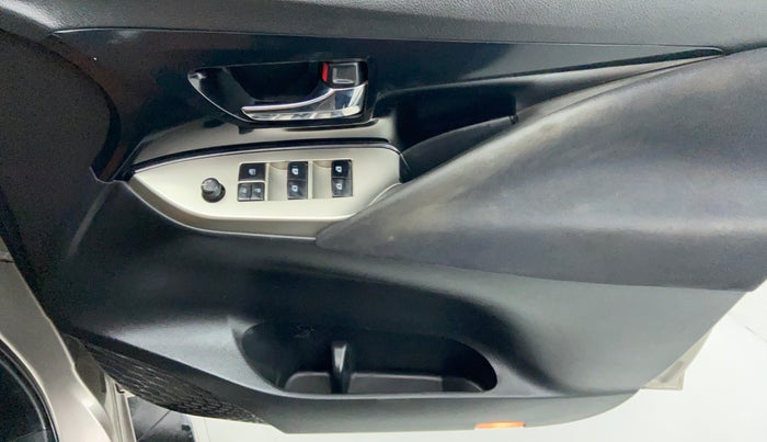 2017 Toyota Innova Crysta 2.4 VX 8 STR, Diesel, Manual, 1,47,775 km, Driver Side Door Panels Controls