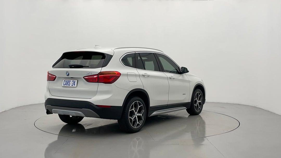 Right Back Diagonal (45- Degree) View