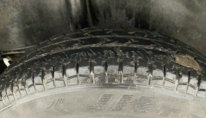 2011 Maruti Swift LXI, Petrol, Manual, 28,702 km, Right Rear Tyre Tread