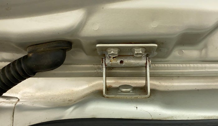 2011 Maruti Swift LXI, Petrol, Manual, 28,702 km, Dicky (Boot door) - Slightly rusted