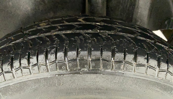 2011 Maruti Swift LXI, Petrol, Manual, 28,702 km, Left Rear Tyre Tread