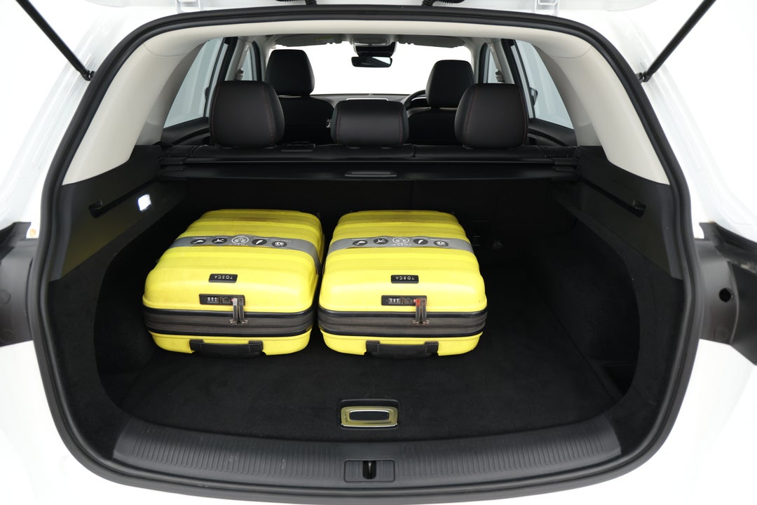 2024 MG HS Vibe, Automatic, 36164 km, Boot Inside View with Luggage