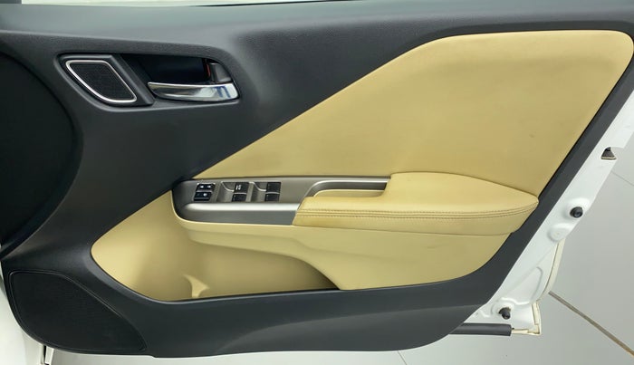 2017 Honda City VX MT DIESEL, Diesel, Manual, 1,03,475 km, Driver Side Door Panels Controls
